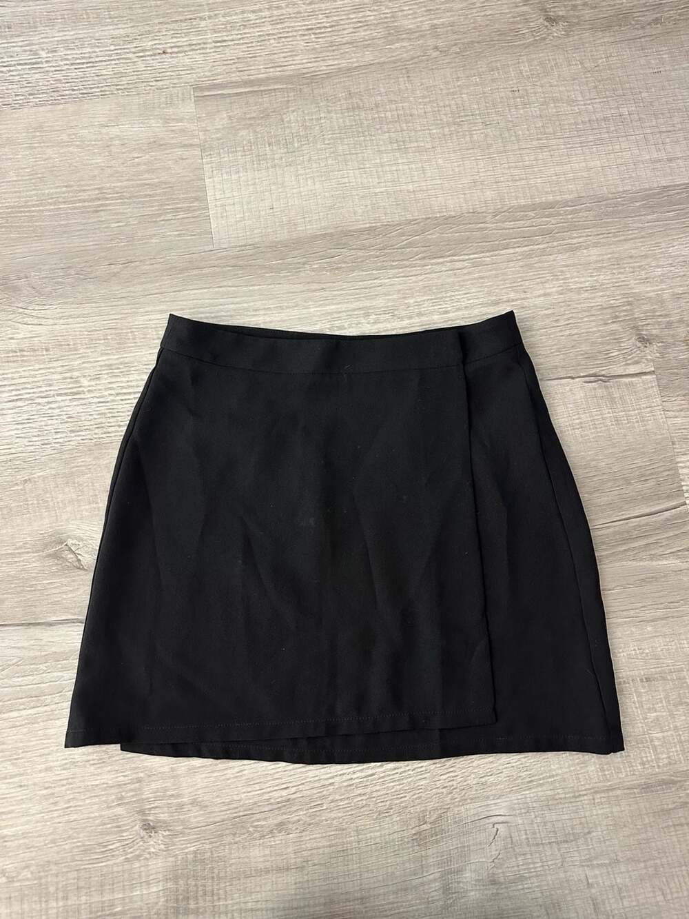 Forever 21 Black Wrap Mini Skirt Size Small
